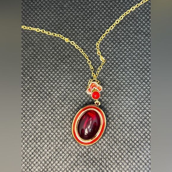 Red Cabochon Pendant Necklace with Enamel detailing - Picture 8 of 13